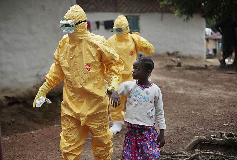 Журнал Time присвоил звание &quot;Человек года&quot; борцам с лихорадкой Эбола, уже унесшей жизни около 6 тыс. человек 