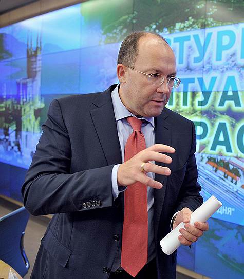 В 2011 году Олег Сафонов стал одним из ведущих акционеров ООО &quot;Алтайэнергобанк&quot;, а в 2013 году приобрел 100% акций Регионального банка сбережений