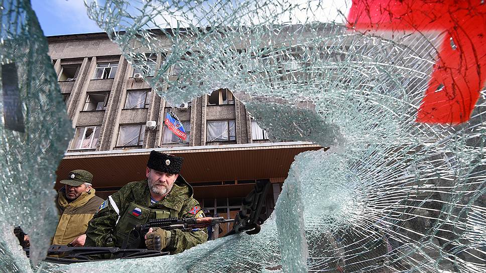 20 февраля 215 года. Ополченцы ДНР и местные жители в Дебальцево после отхода из города украинских военных 
