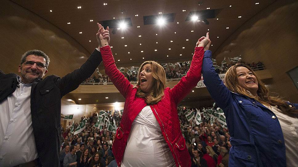 Сусана Диас (в центре), кандидат от испанской социалистической рабочей партии PSOE, победившей на выборах в Андалусии, за несколько дней до голосования явно была настроена оптимистично 
