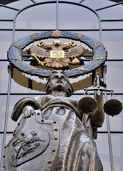 Судебная система в России, возникшая в результате объединения судов, не выглядит уравновешенной 
