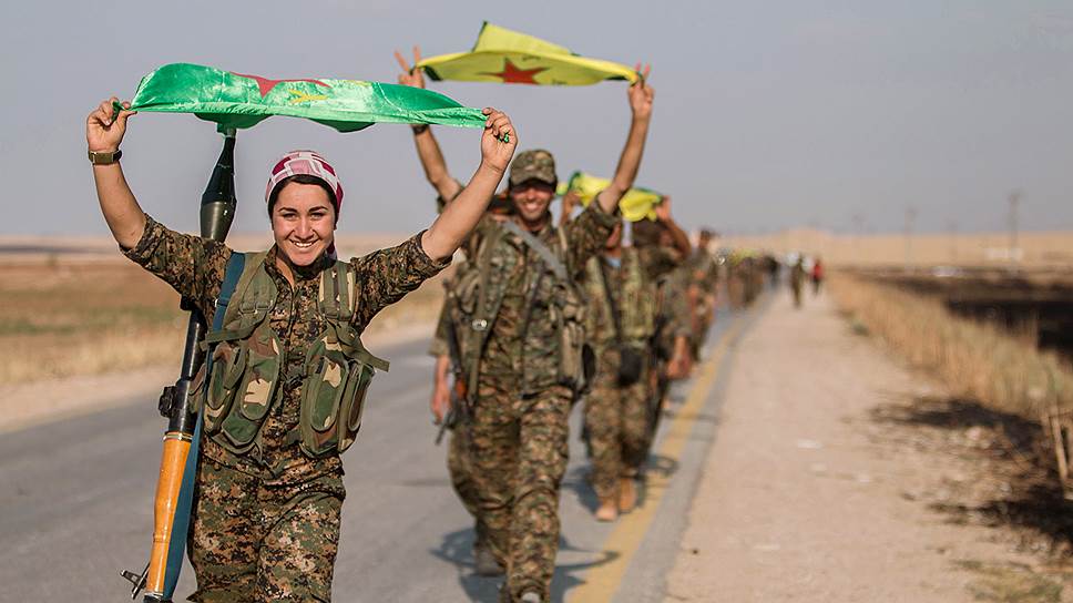 После захвата Телль-Абьяда под контролем сирийских курдов оказалось около 400 км сирийско-турецкой границы 
