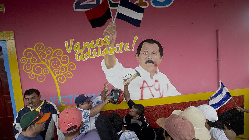 Свое недовольство действиями президента Никарагуа Даниэля Ортеги участники протестных митингов вымещали, в частности, на его изображениях
