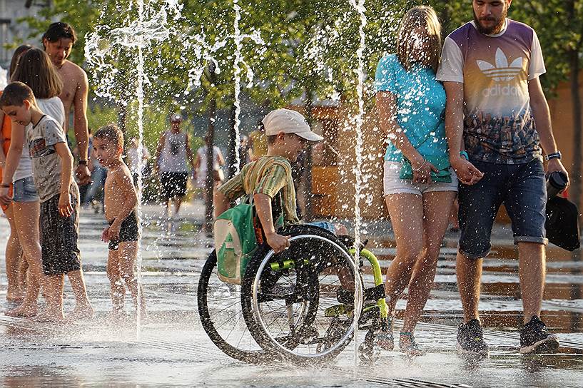 В России постепенно меняется к лучшему отношение государства и общества к детям-сиротам, имеющим инвалидность. Но этих перемен должно быть больше 
