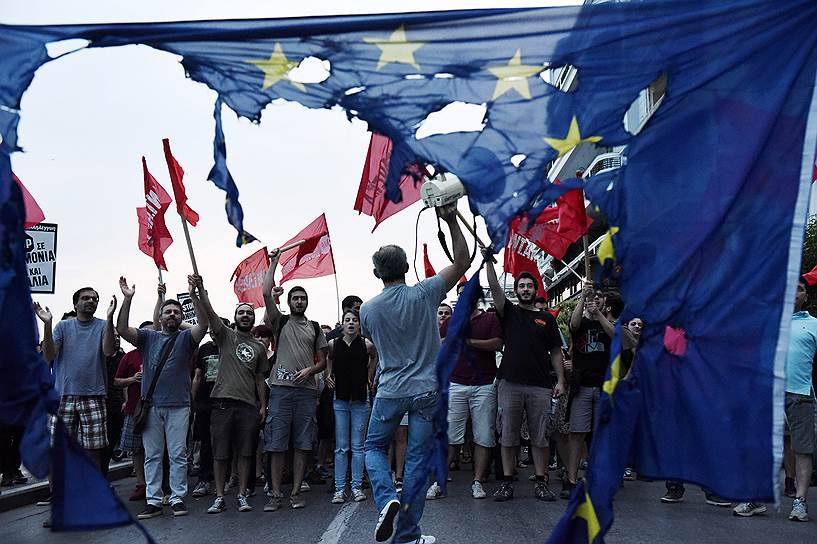 Прежде греческие левые пугали лозунгами свои правительства — сегодня они пытаются перекричать весь Евросоюз 