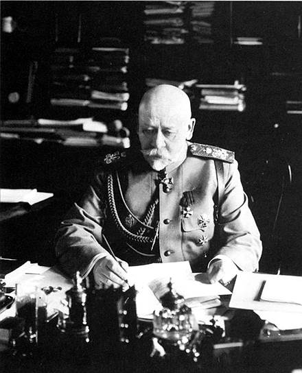 Военный министр Сухомлинов подвиг императора на нарушение ратифицированных Россией правил ведения войны