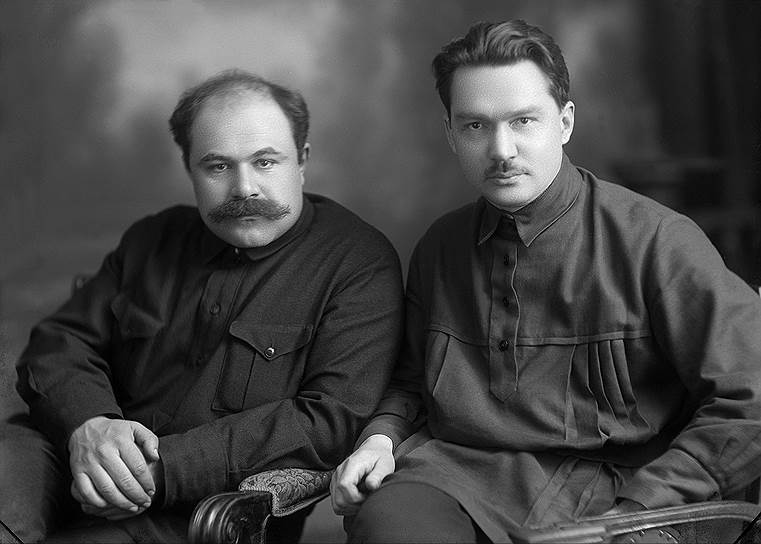 В 1922 году средненадежного Червякова заменили на посту главы Совнаркома Белоруссии абсолютно надежным Адамовичем (на фото — слева)