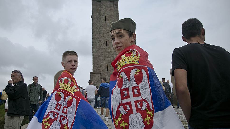 Контроль Сербии над территорией республики Косово часто ограничивается лишь выступлениями сербских активистов (на фото)
