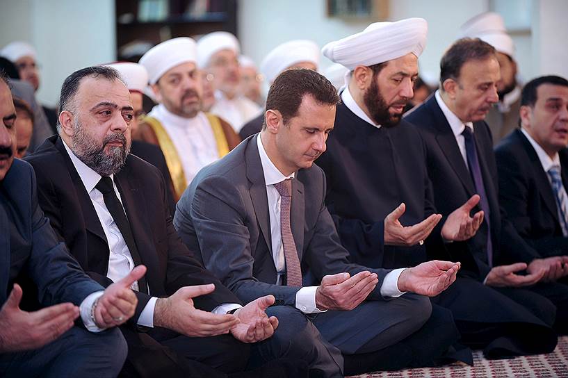 Большинство стран, участвующих в урегулировании сирийского конфликта, не видят Башара Асада (на фото — в центре) президентом будущей Сирии 
