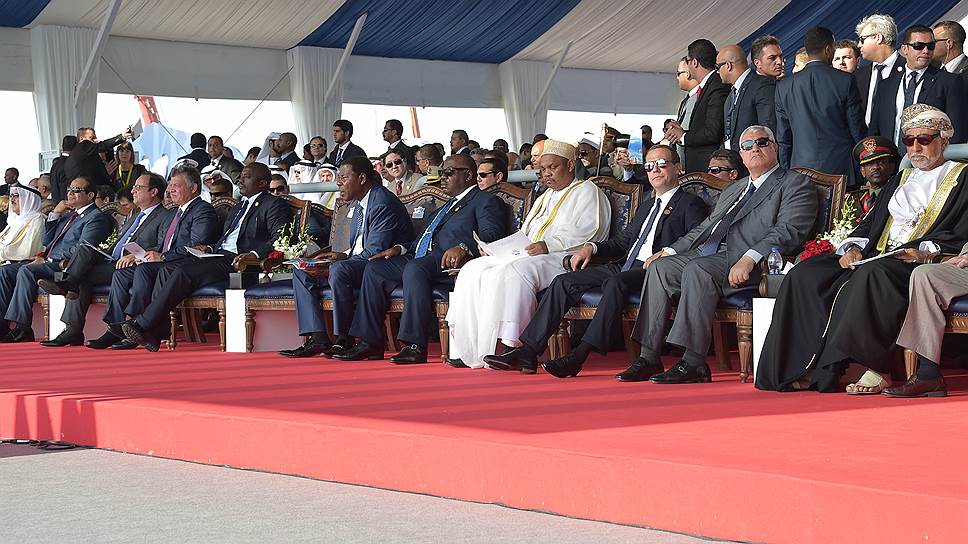 Присутствие на церемонии открытия канала высокопоставленных гостей почти из ста стран подчеркнуло международное значение этого события 
