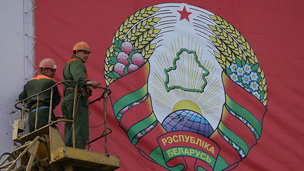 Со времен Советского Союза в Белоруссии сохранилась не только госсимволика, но и сдержанность в любых проявлениях белорусского патриотизма 
