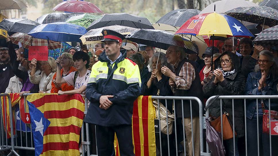 Жители Каталонии увидели в действиях испанской жандармерии угрозу каталонской независимости 

