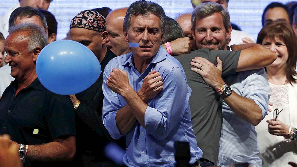 Победа Маурисио Макри (в центре) на президентских выборах в Аргентине стала значимым событием для всей Латинской Америки 
