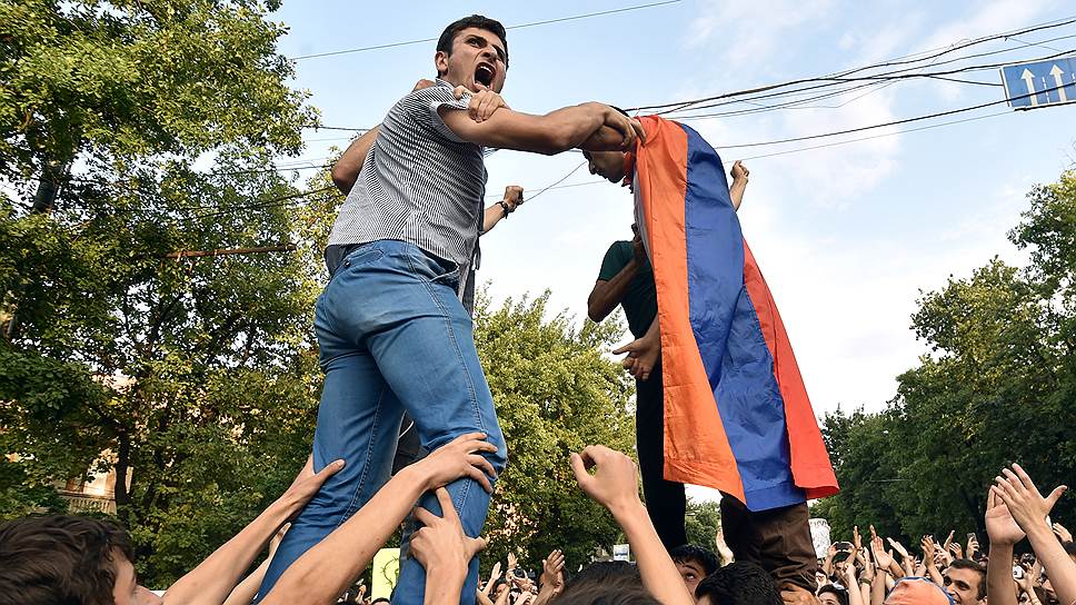 В Армении в июне прошли акции протеста из-за повышения цен на электроэнергию 
