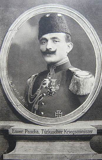 &quot;Энвер-паша (на фото) был тогда военным министром, а я занимал пост министра общественных работ&quot; 
