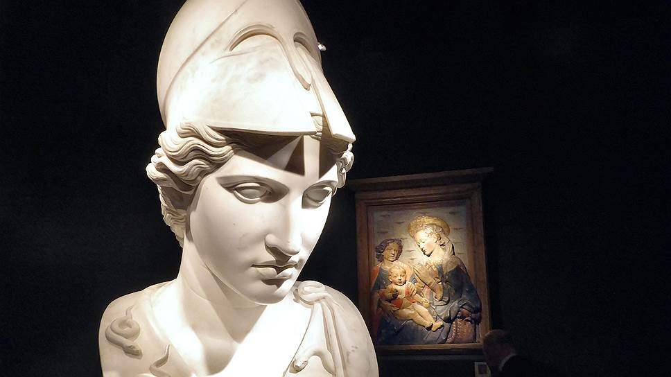 Античные скульптуры и их копии времен неоклассицизма на стенде галереи Desmet
