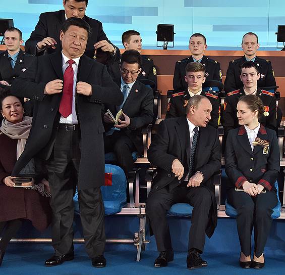 На фоне политического сближения России и Китая (на фото — Си Цзиньпин и Владимир Путин во время празднования Парада Победы в Москве 9 мая 2015 года) цифры экономического сотрудничества двух стран за прошедший год не впечатляют 
