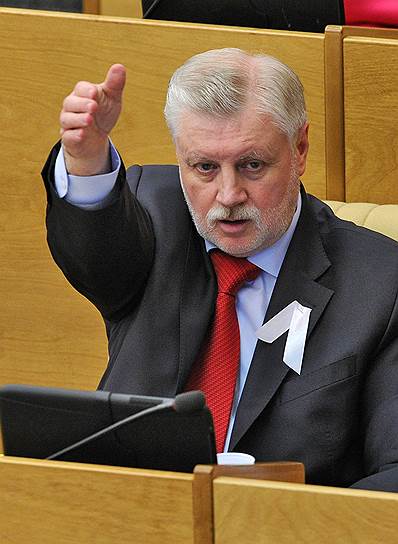 В конце 2012 года Сергей Миронов решил, что белая лента ему и его партии не к лицу