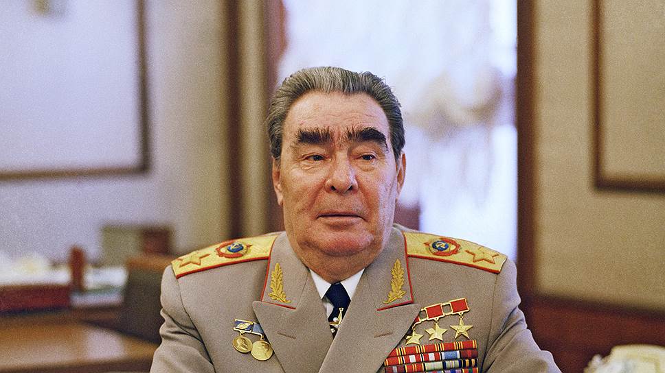 После смерти брежнева пост генерального секретаря занял. Брежнев 1982. Брежнев 10 ноября 1982.
