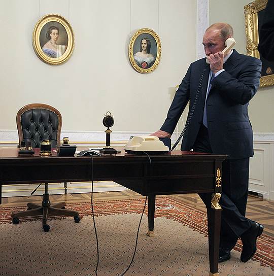 За минувший год президент России успел 105 раз поговорить по телефону с политиками, главами государств и правительств и один раз — с Элтоном Джоном