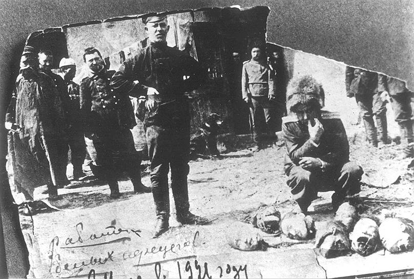 Зверства унгерновских офицеров (на фото — после казни, 1921 год) сменились в Монголии репрессиями по советскому образу и подобию 
