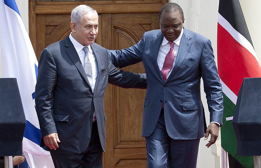 Посетив четыре африканских государства, премьер-министр Израиля Биньямин Нетаньяху успел встретиться с главами семи стран континента (на фото — с президентом Кении Ухуру Кениатой)