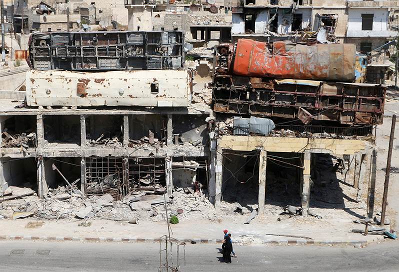 Несмотря на чудовищные разрушения и многомесячные бои, в Алеппо все еще остается мирное население