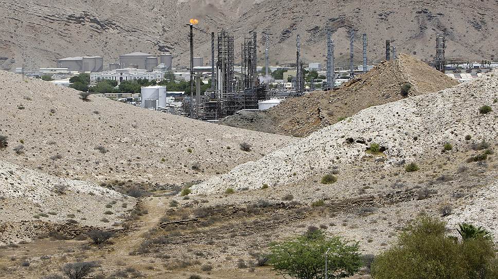 Главная угроза экономике Омана — низкие цены на нефть, поступления от продажи которой составляют до 90% экспортной выручки 
