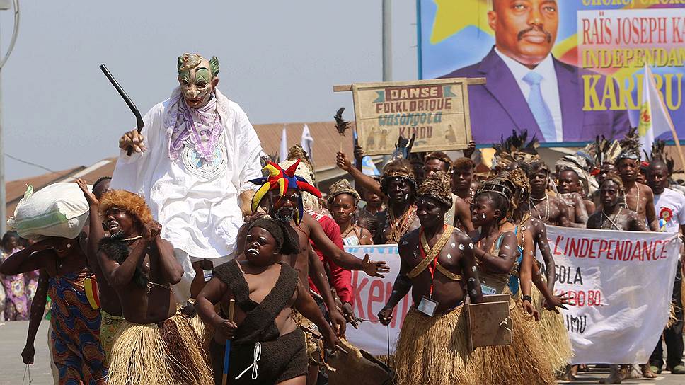 Вскоре после обретения независимости в Демократической Республике Конго началась не утихающая до сих пор вооруженная борьба за право контролировать добычу драгоценных металлов и камней (на фото — парад в День независимости ДРК)