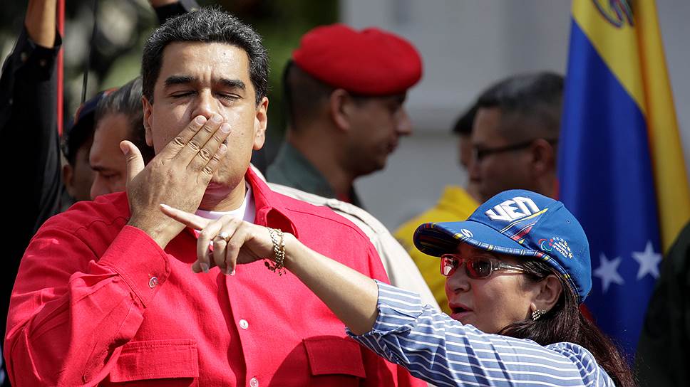 Президент Венесуэлы Николас Мадуро надеется, что благосклонность папы римского поможет ему избежать импичмента