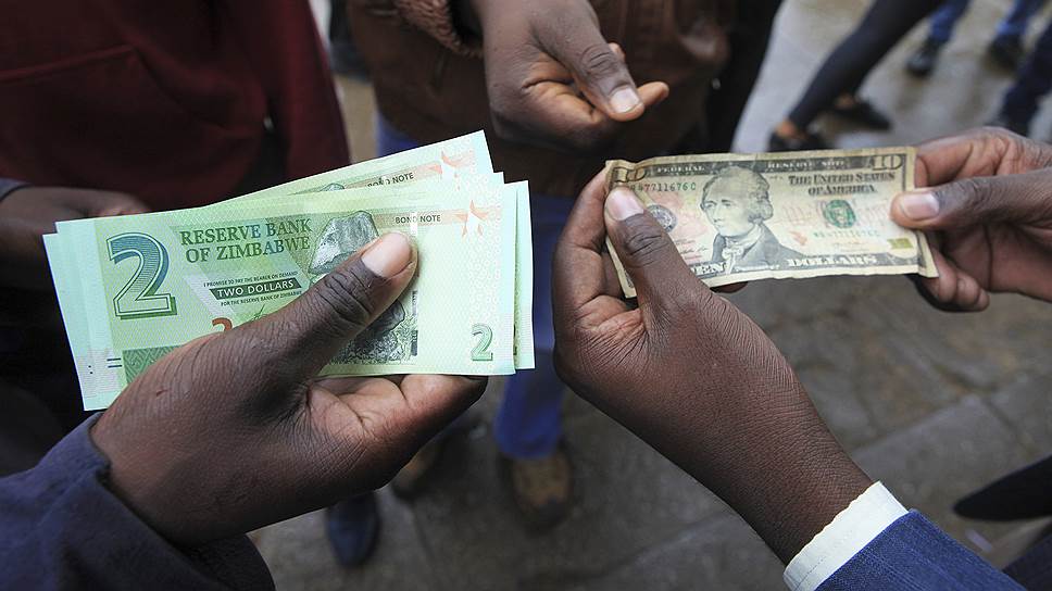 В Зимбабве надеются избавиться от множества нулей на своих купюрах введением параллельной валюты (на фото слева)