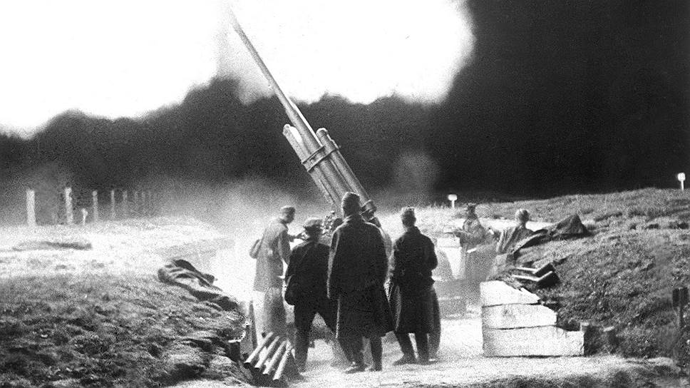 Для защиты от авиации союзников, которые превращались в вероятных противников, маршал Жуков просил оставить в Германии проверенные в боях зенитно-артиллерийские части