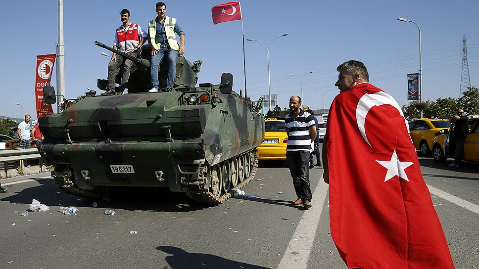 16 июля в Турции произошла попытка военного переворота, власти подавили мятеж 