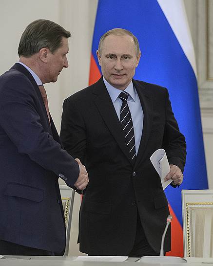 В 2016 году ушел в отставку руководитель администрации президента Сергей Иванов (на фото слева), один из самых близких соратников президента 
