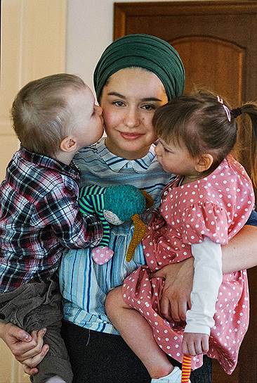 Мария Панфилова с детьми, Матвеем и Зоей