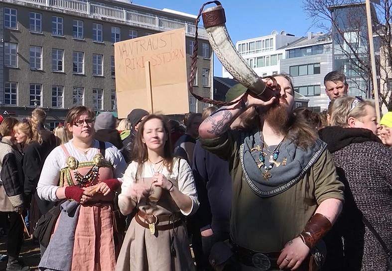 Пиратская партия Исландии после публикации «панамских архивов» смогла вывести на улицы тысячи человек и добиться отставки премьер-министра