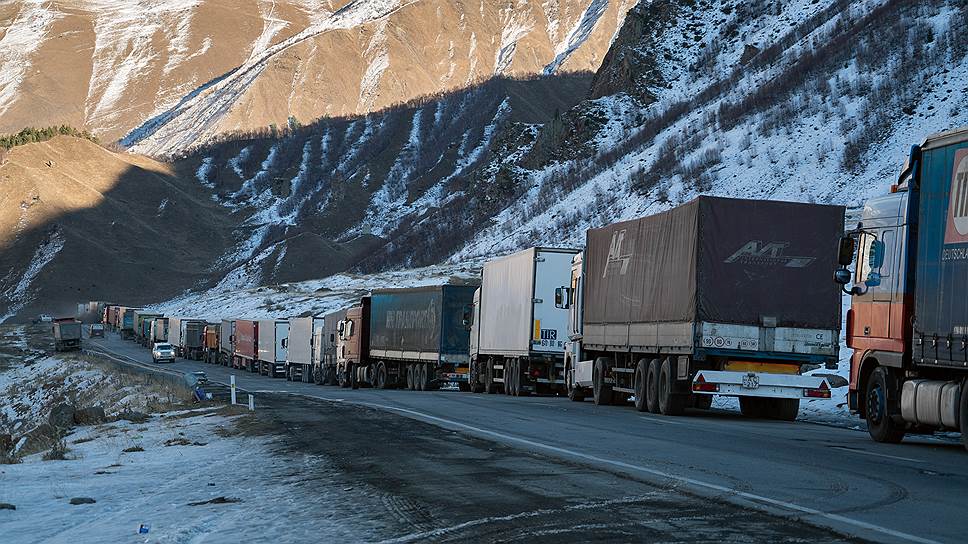 Единственный сухопутный транспортный коридор, соединяющий сегодня Россию и Армению, имеет невысокую пропускную способность и проходит по Военно-Грузинской дороге 
