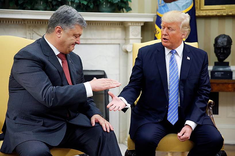 Впервые Порошенко и Трамп встретились 20 июня, за две недели до саммита &quot;двадцатки&quot; в Гамбурге — президенты коротко обсудили ситуацию на юго-востоке Украины и затронули вопросы сотрудничества в военно-технической отрасли