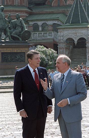 С 1985 года Рональд Рейган и Михаил Горбачев провели несколько встреч, которые заложили основу для Договора о сокращении стратегических наступательных вооружений (СНВ-1)