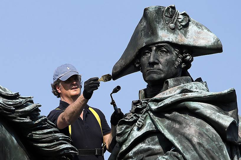 Статуя Джорджа Вашингтона в Филадельфии