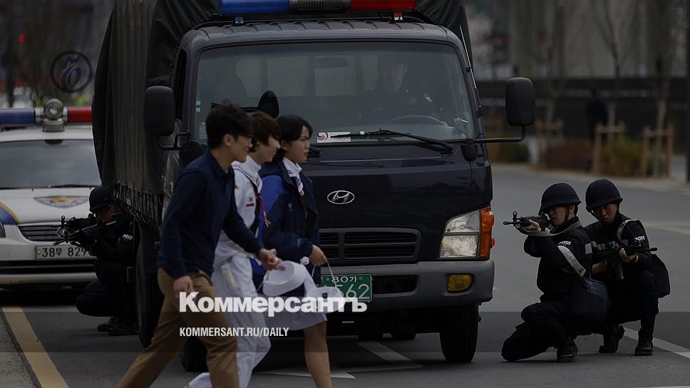 Запрет авто из кореи. Полицейские машины в Корее. Полиция КНДР машины. Полиция Южной Кореи. Авто Южной Кореи полиции.