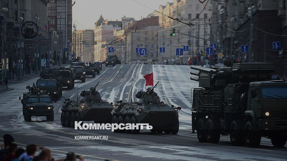 Техника на площади. Автомобильный коллапс в Москве из за репетиции парада.