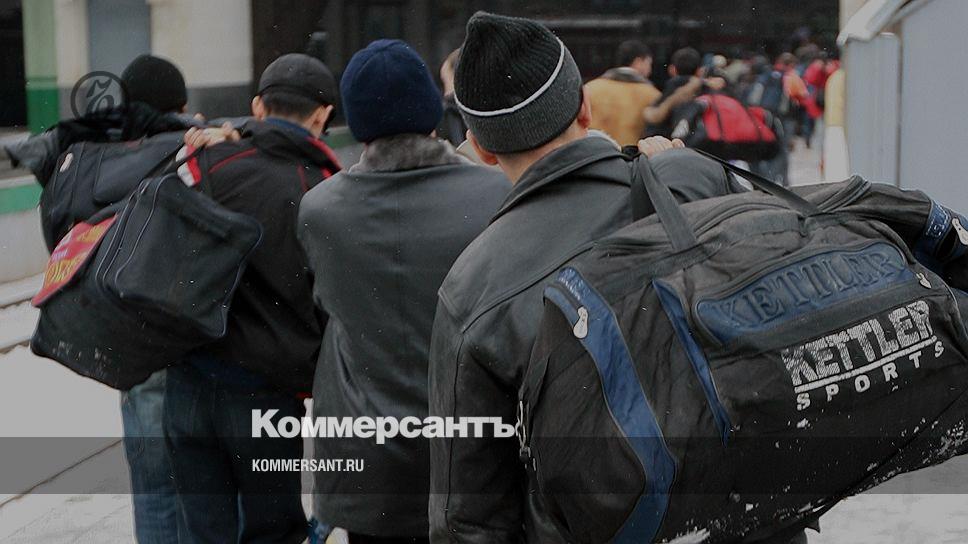 Гражданам Таджикистана усложнили въезд в Россию  Картина дня  Коммерсантъ