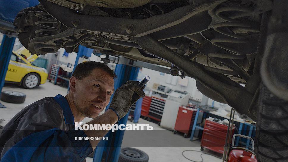 сотрудник автосервиса