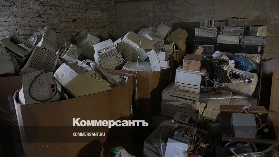 промышленный мусор. утилизация промышленных отходов. маркировка контейнера для мусора. отходы промышленных предприятий. хранилище химических отходов.