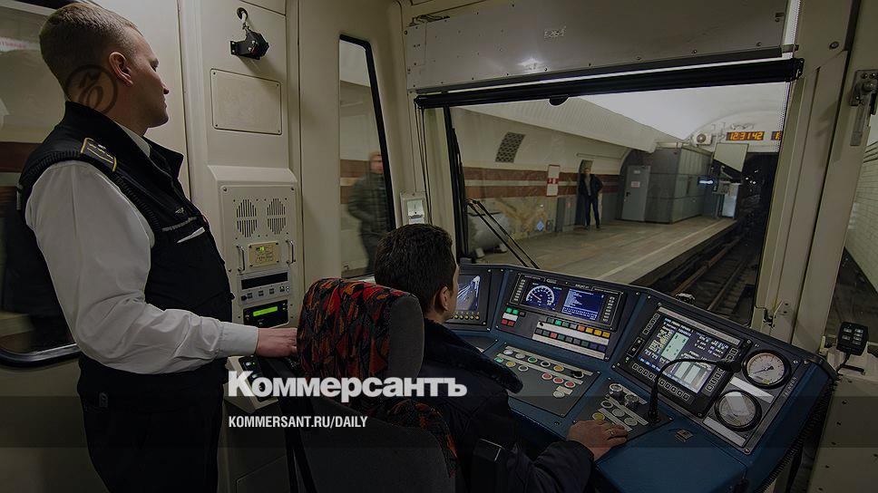 Машинист московского метро 2005. Главный инженер электромеханической службы метрополитена. 8. Зарплата водителя метро. Машинист метро.