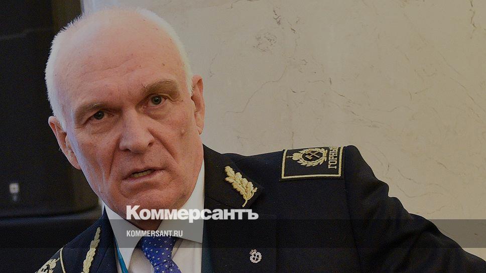 первым директором ректором карагандинского горного института был