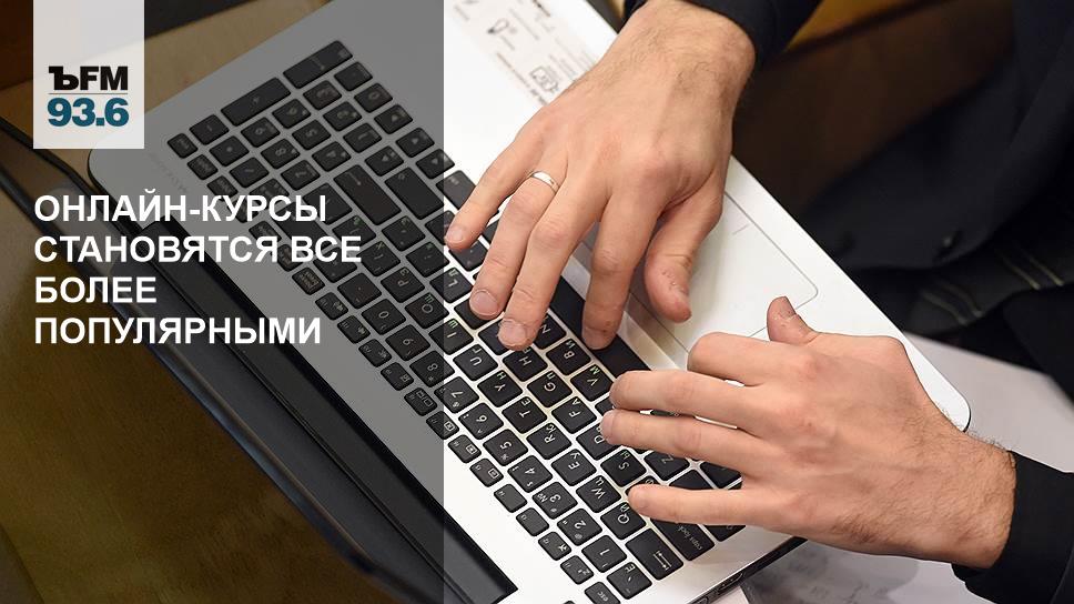 Качественный анализ результатов исследования. Блоггер за работой. Реализация иллюстрация. Корпоративная адаптация. Становится все более распространенным.