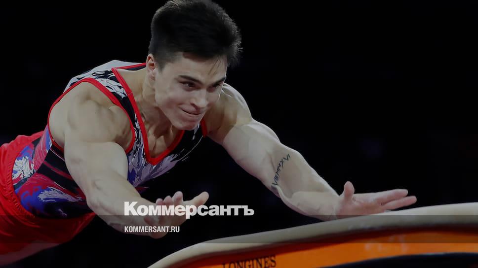Гимнаст Евгений Бибарцев