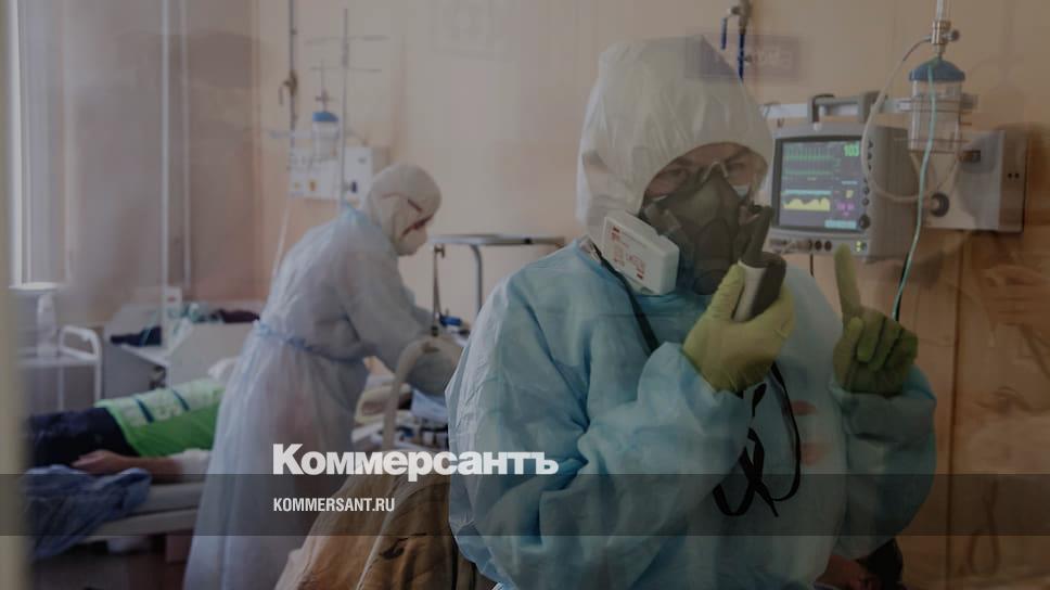 Темноволосая Медсестра С Пациентами